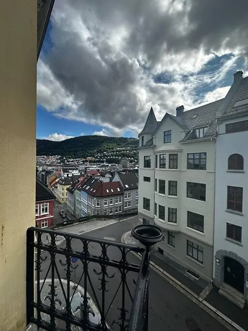 Ralekker Byleilighet. Solrik Balkong Bergen Apartmán