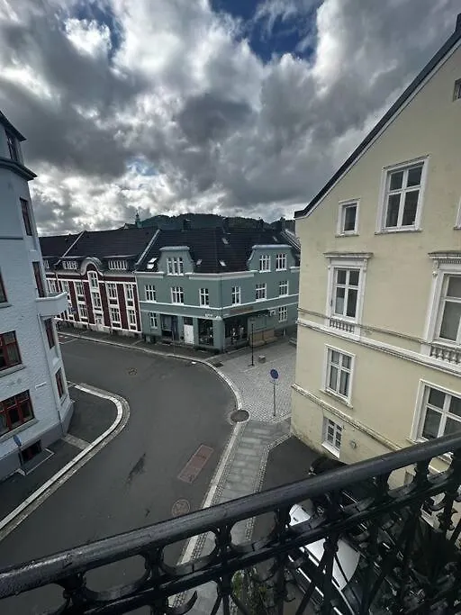 Ralekker Byleilighet. Solrik Balkong Bergen Norsko